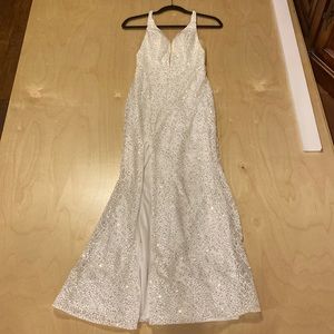 I’m selling a prom dress